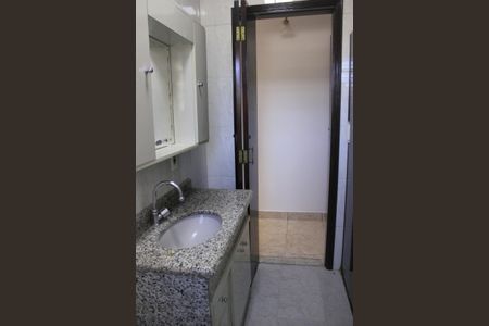 Casa à venda com 225m², 3 quartos e 4 vagasBanheiro da Suíte