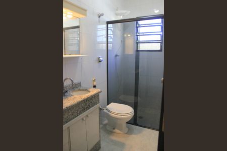 Casa à venda com 225m², 3 quartos e 4 vagasBanheiro social