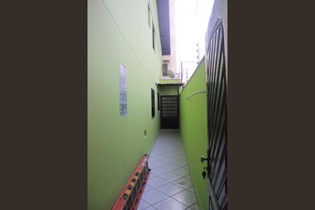 Casa à venda com 225m², 3 quartos e 4 vagasCorredor externo