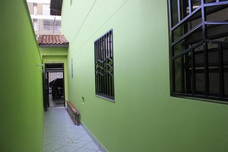 Casa à venda com 225m², 3 quartos e 4 vagasCorredor externo