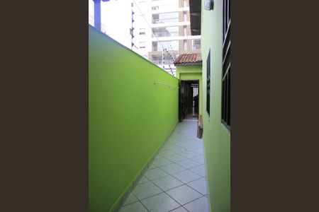 Casa à venda com 225m², 3 quartos e 4 vagasCorredor externo