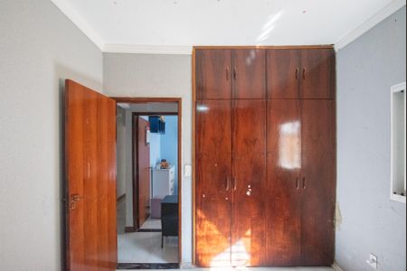 Casa à venda com 180m², 3 quartos e 4 vagas Casa à venda com 180m², 3 quartos e 4 vagasQuarto 2