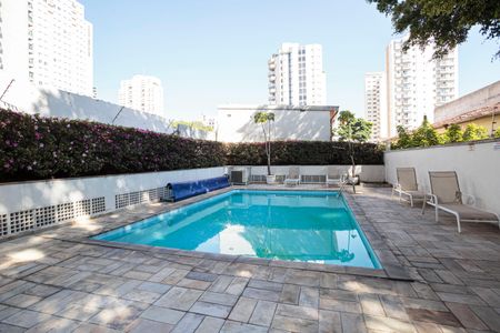 Apartamento à venda com 150m², 4 quartos e 2 vagas Apartamento à venda com 150m², 4 quartos e 2 vagasÁrea comum - Piscina