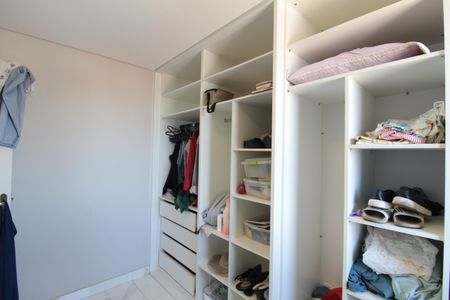 Apartamento à venda com 80m², 2 quartos e 2 vagasQuarto 2