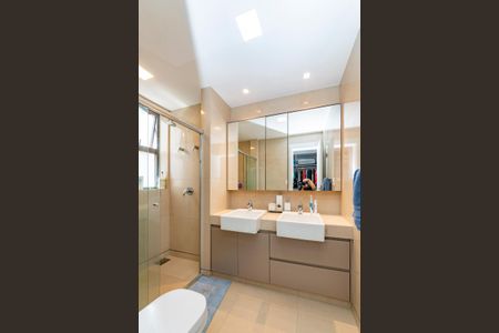 Apartamento à venda com 156m², 4 quartos e 3 vagasBanheiro da Suíte 1