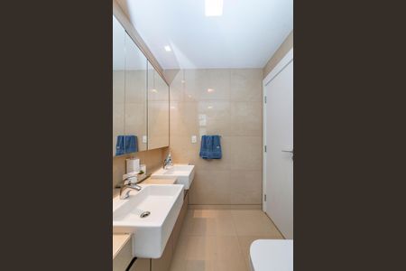 Apartamento à venda com 156m², 4 quartos e 3 vagasBanheiro da Suíte 1