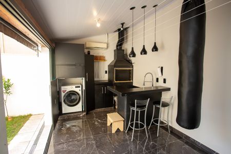 Casa de condomínio à venda com 100m², 3 quartos e 3 vagas Casa de condomínio à venda com 100m², 3 quartos e 3 vagasÁrea de Serviço e churrasqueira