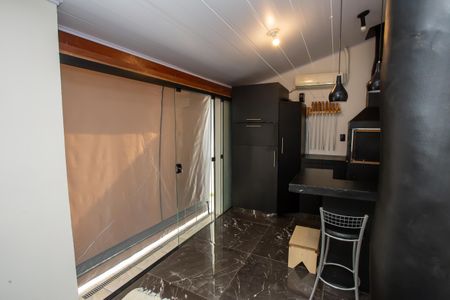 Casa de condomínio à venda com 100m², 3 quartos e 3 vagas Casa de condomínio à venda com 100m², 3 quartos e 3 vagasÁrea de Serviço e churrasqueira