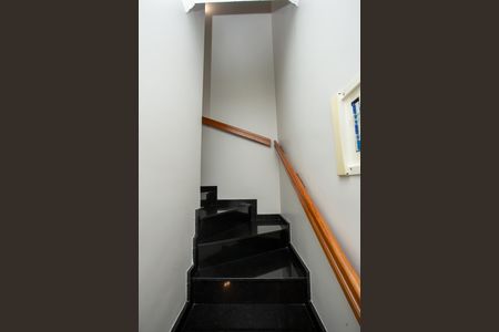 Casa de condomínio à venda com 100m², 3 quartos e 3 vagas Casa de condomínio à venda com 100m², 3 quartos e 3 vagasEscada