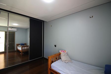 Apartamento à venda com 280m², 3 quartos e 3 vagasQuarto 4