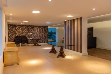 Apartamento à venda com 280m², 3 quartos e 3 vagas Apartamento à venda com 280m², 3 quartos e 3 vagasÁrea comum