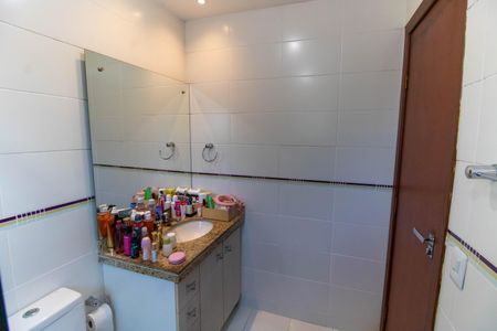 Casa à venda com 250m², 3 quartos e 2 vagas Casa à venda com 250m², 3 quartos e 2 vagasBanheiro da Suíte