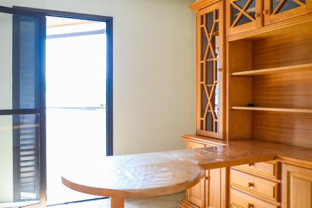 Apartamento à venda com 139m², 2 quartos e 4 vagas Apartamento à venda com 139m², 2 quartos e 4 vagasEscritório