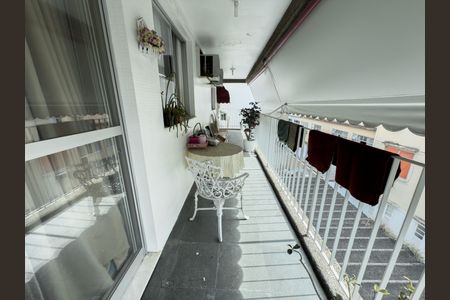 Apartamento à venda com 131m², 3 quartos e 1 vaga Apartamento à venda com 131m², 3 quartos e 1 vagaVaranda