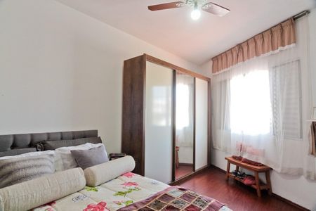 Casa à venda com 247m², 4 quartos e 2 vagas Casa à venda com 247m², 4 quartos e 2 vagasQuarto 1