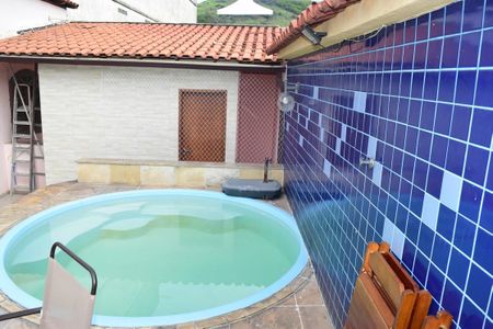 Casa de condomínio à venda com 242m², 5 quartos e 2 vagas Casa de condomínio à venda com 242m², 5 quartos e 2 vagasÁrea Externa