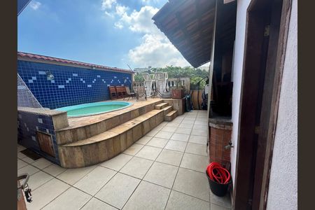 Casa de condomínio à venda com 242m², 5 quartos e 2 vagas