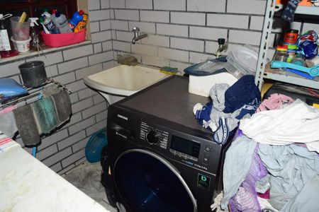 Casa de condomínio à venda com 242m², 5 quartos e 2 vagas Casa de condomínio à venda com 242m², 5 quartos e 2 vagasÁrea de Serviço