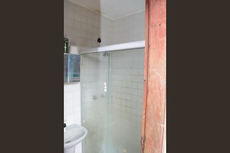 Casa de condomínio à venda com 242m², 5 quartos e 2 vagas Casa de condomínio à venda com 242m², 5 quartos e 2 vagasBanheiro de Serviço