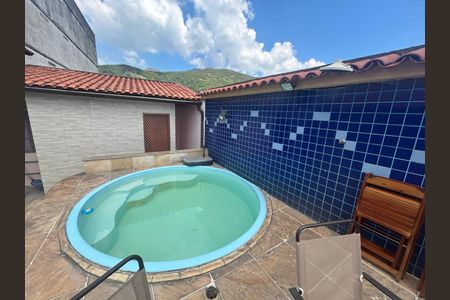 Casa de condomínio à venda com 242m², 5 quartos e 2 vagas