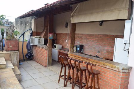 Casa de condomínio à venda com 242m², 5 quartos e 2 vagas Casa de condomínio à venda com 242m², 5 quartos e 2 vagasÁrea Externa