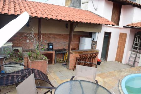 Casa de condomínio à venda com 242m², 5 quartos e 2 vagas Casa de condomínio à venda com 242m², 5 quartos e 2 vagasÁrea Externa