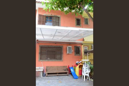 Casa de condomínio à venda com 242m², 5 quartos e 2 vagas Casa de condomínio à venda com 242m², 5 quartos e 2 vagasÁrea Externa