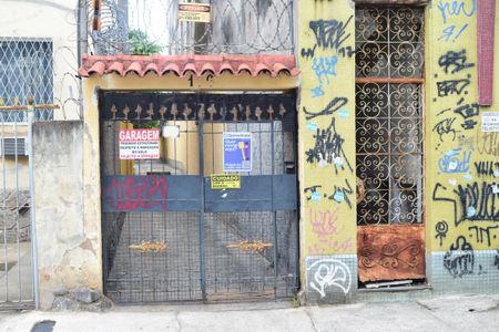 Casa de condomínio à venda com 242m², 5 quartos e 2 vagas Casa de condomínio à venda com 242m², 5 quartos e 2 vagasFachada + Plaquinha Instalada