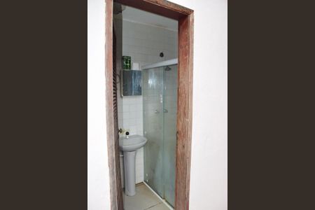 Casa de condomínio à venda com 242m², 5 quartos e 2 vagas Casa de condomínio à venda com 242m², 5 quartos e 2 vagasBanheiro de Serviço