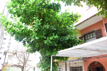 Casa de condomínio à venda com 242m², 5 quartos e 2 vagas Casa de condomínio à venda com 242m², 5 quartos e 2 vagasÁrea Externa