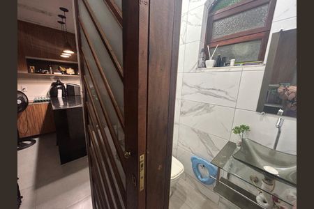 Casa de condomínio à venda com 242m², 5 quartos e 2 vagas Casa de condomínio à venda com 242m², 5 quartos e 2 vagasLavabo