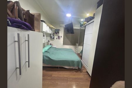 Casa de condomínio à venda com 242m², 5 quartos e 2 vagas Casa de condomínio à venda com 242m², 5 quartos e 2 vagasQuarto 1