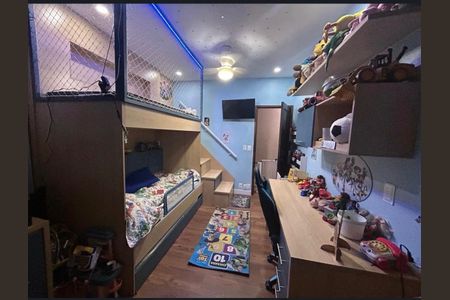 Casa de condomínio à venda com 242m², 5 quartos e 2 vagas Casa de condomínio à venda com 242m², 5 quartos e 2 vagasQuarto 3