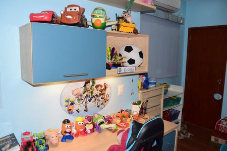 Casa de condomínio à venda com 242m², 5 quartos e 2 vagas Casa de condomínio à venda com 242m², 5 quartos e 2 vagasQuarto 3