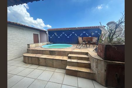 Casa de condomínio à venda com 242m², 5 quartos e 2 vagas