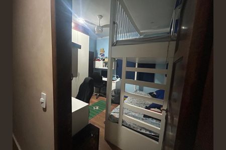 Casa de condomínio à venda com 242m², 5 quartos e 2 vagas Casa de condomínio à venda com 242m², 5 quartos e 2 vagasQuarto 2