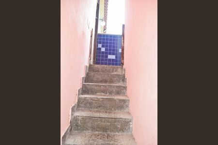 Casa de condomínio à venda com 242m², 5 quartos e 2 vagas Casa de condomínio à venda com 242m², 5 quartos e 2 vagasEscada