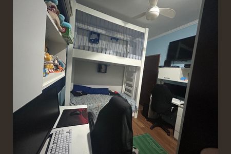 Casa de condomínio à venda com 242m², 5 quartos e 2 vagas Casa de condomínio à venda com 242m², 5 quartos e 2 vagasQuarto 2