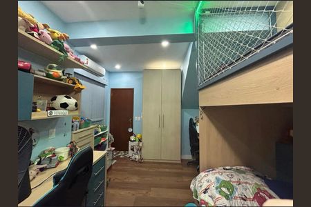 Casa de condomínio à venda com 242m², 5 quartos e 2 vagas Casa de condomínio à venda com 242m², 5 quartos e 2 vagasQuarto 3