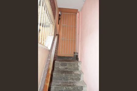 Casa de condomínio à venda com 242m², 5 quartos e 2 vagas Casa de condomínio à venda com 242m², 5 quartos e 2 vagasEscada