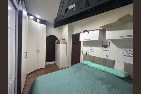 Casa de condomínio à venda com 242m², 5 quartos e 2 vagas Casa de condomínio à venda com 242m², 5 quartos e 2 vagasQuarto 1