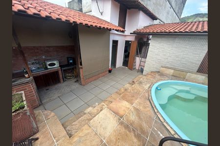 Casa de condomínio à venda com 242m², 5 quartos e 2 vagas Casa de condomínio à venda com 242m², 5 quartos e 2 vagasÁrea Externa