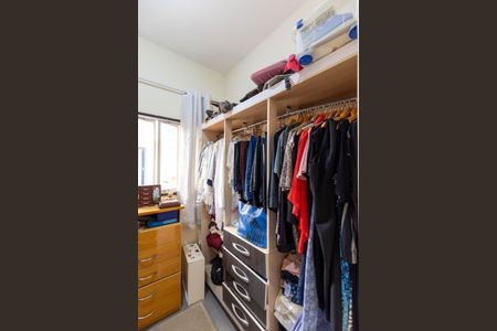 Casa à venda com 321m², 3 quartos e 2 vagas Casa à venda com 321m², 3 quartos e 2 vagasCloset Quarto 2