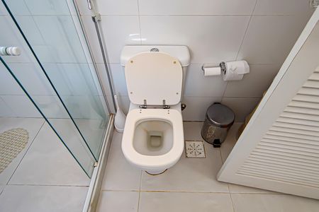 Casa de condomínio à venda com 259m², 4 quartos e 1 vaga Casa de condomínio à venda com 259m², 4 quartos e 1 vagaBanheiro da Suíte 1