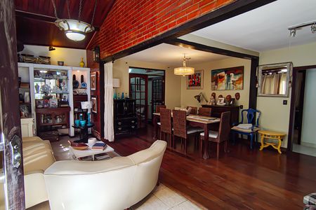 Casa de condomínio à venda com 259m², 4 quartos e 1 vaga Casa de condomínio à venda com 259m², 4 quartos e 1 vagaSala