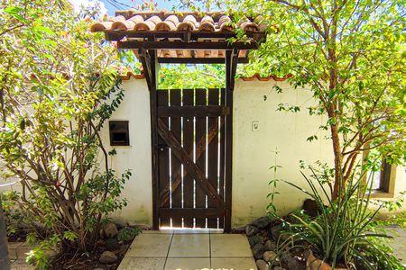 Casa de condomínio à venda com 259m², 4 quartos e 1 vaga Casa de condomínio à venda com 259m², 4 quartos e 1 vagaÁrea Externa