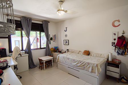 Casa de condomínio à venda com 259m², 4 quartos e 1 vaga Casa de condomínio à venda com 259m², 4 quartos e 1 vagaQuarto 2