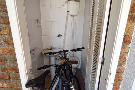 Casa de condomínio à venda com 259m², 4 quartos e 1 vaga Casa de condomínio à venda com 259m², 4 quartos e 1 vagaBanheiro Área comum