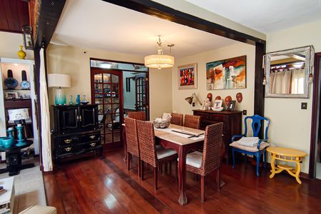 Casa de condomínio à venda com 259m², 4 quartos e 1 vaga Casa de condomínio à venda com 259m², 4 quartos e 1 vagaSala