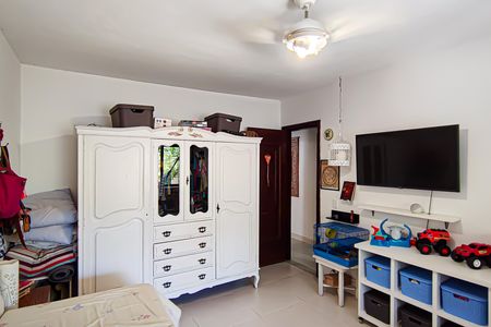 Casa de condomínio à venda com 259m², 4 quartos e 1 vaga Casa de condomínio à venda com 259m², 4 quartos e 1 vagaQuarto 2